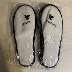 ONe 1 Pair of Brand New JW Marriott Essex House Embroiled Hotel Slides Slippers